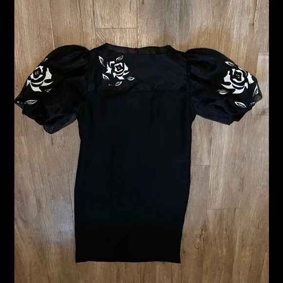 🆕 🇨🇦 Statement little black dress w/its original white floral applique-vintage - Picture 9 of 13